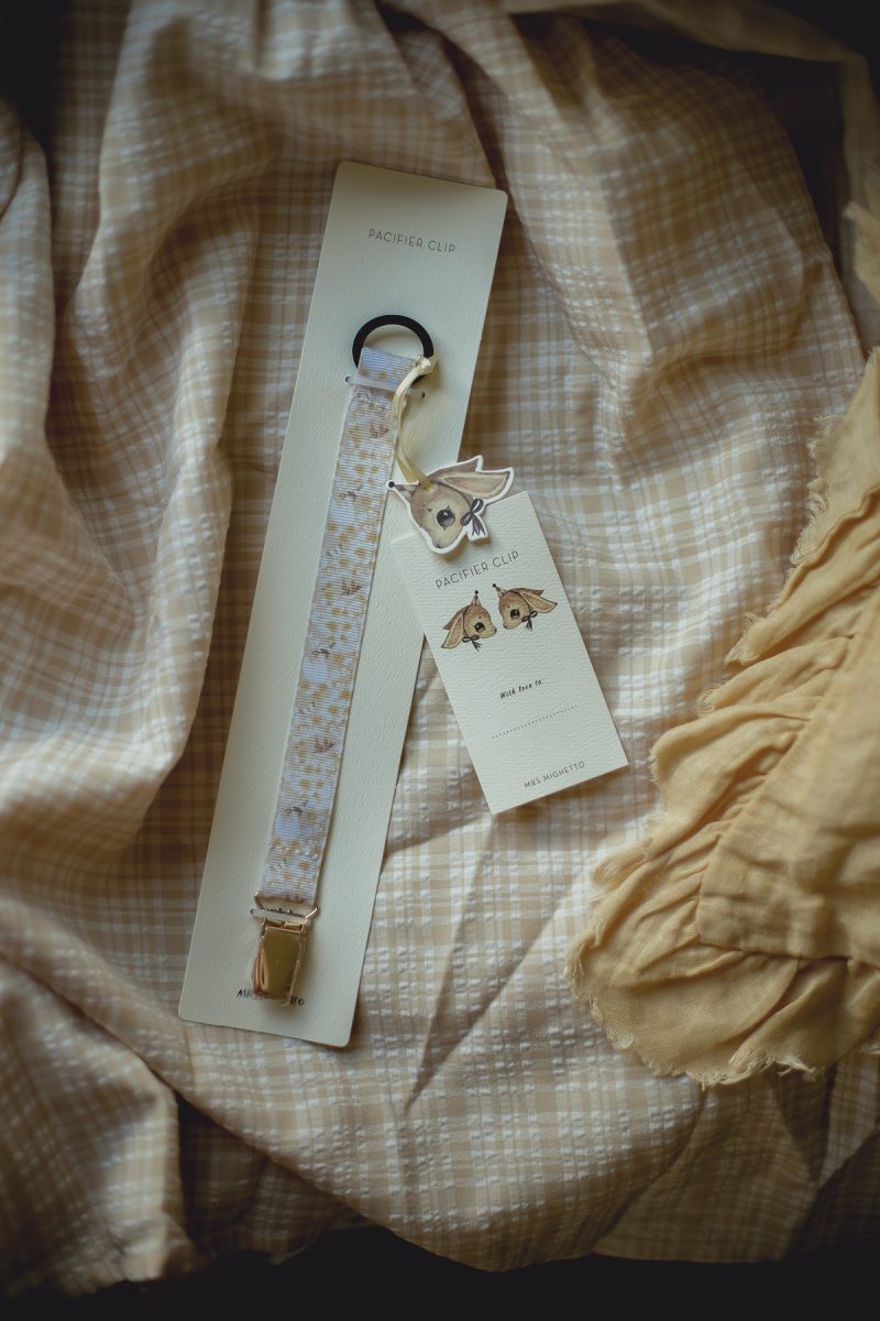 Pacifier_holder_swan_Mrs_Mighetto