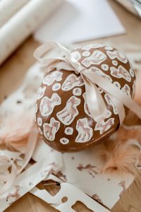 wrapping_paper_MrsMighetto_easter_egg_craft_DIY